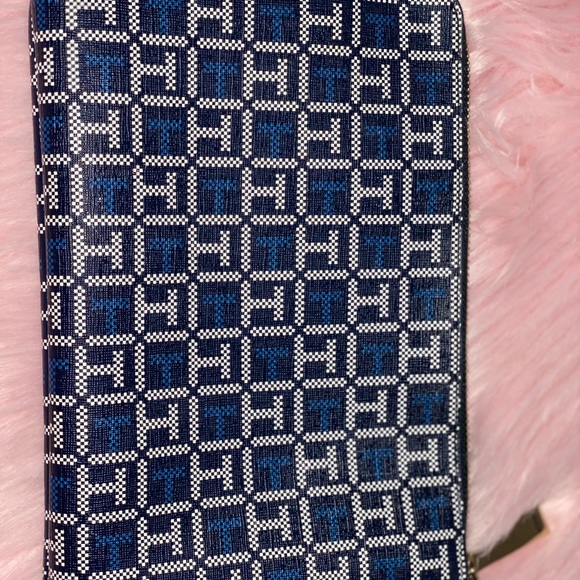 Tommy Hilfiger Purse - Picture 3 of 5